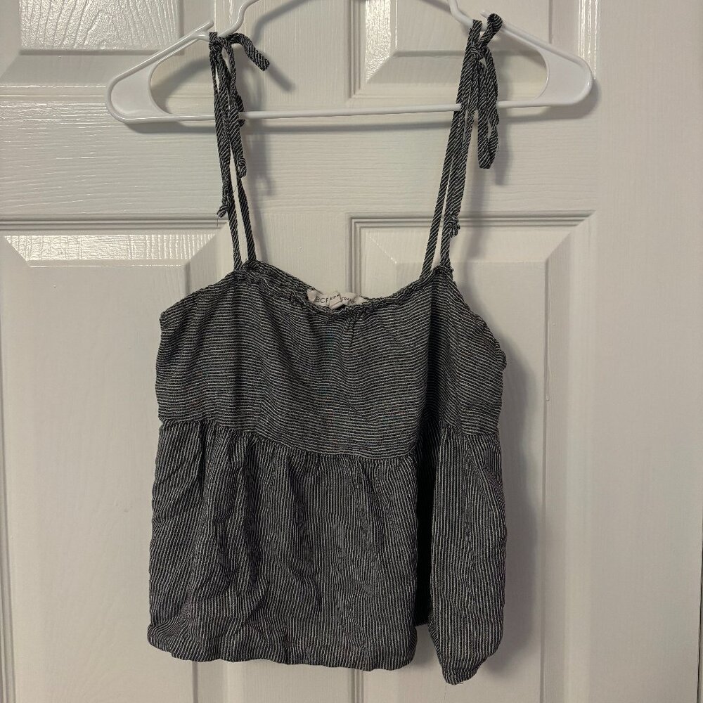 Tie grey and white striped top